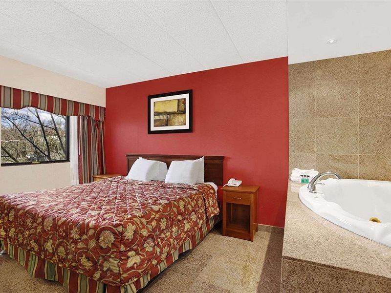 Hotel Ramada By Wyndham East Orange Zewnętrze zdjęcie